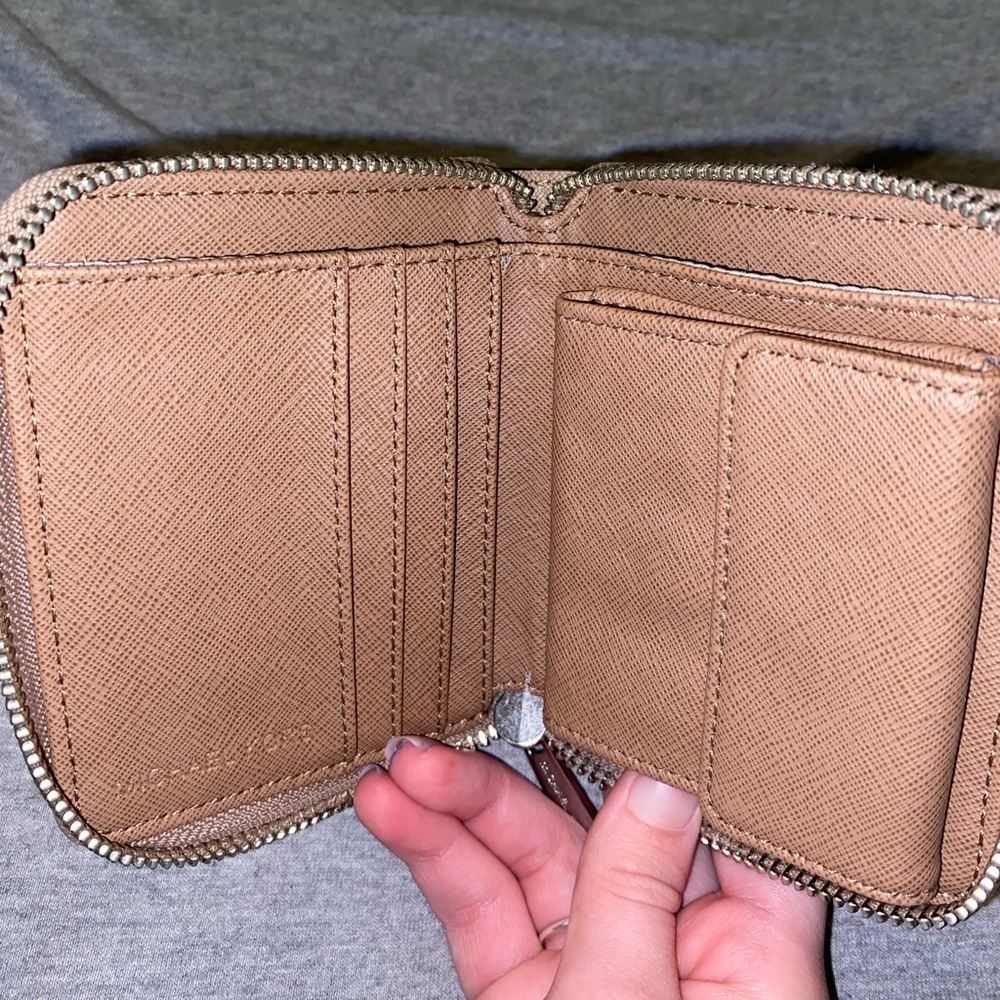 MK wallet, used once. 10/10 condition! - Picture 3 of 3